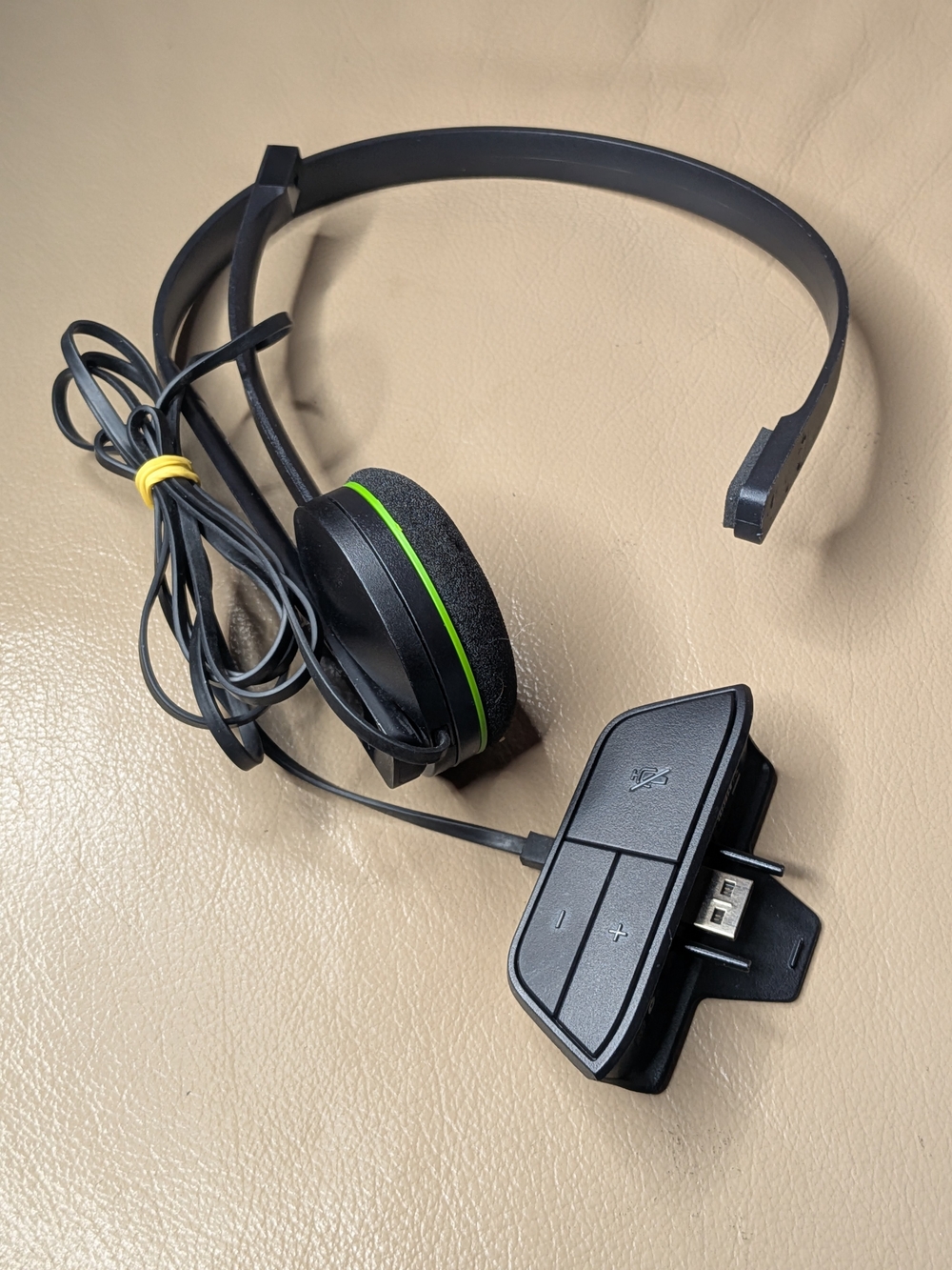 Microsoft Xbox One Chat Wired Mono Over-Ear Headset 1564 Black